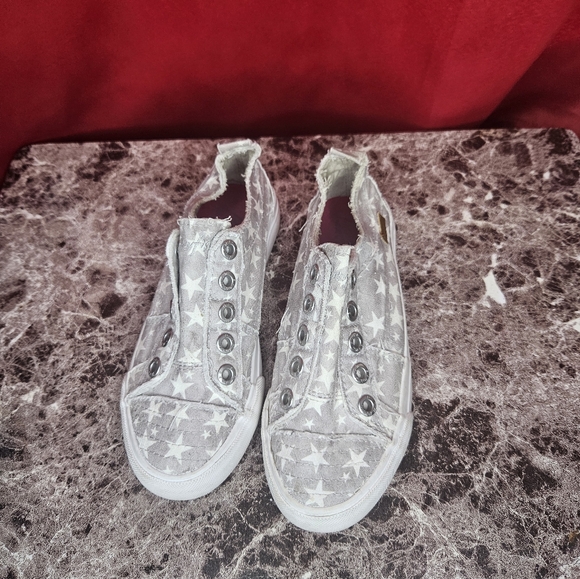 Blowfish Malibu Gray Wonderstar Size 2 Girls Slip On Shoes - Picture 1 of 6